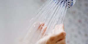 11 Manfaat menakjubkan mandi air hangat